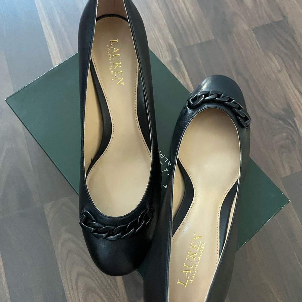 Ralph Lauren Black Leather Jacksen Pumps. Size 10